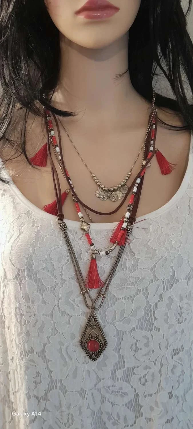 Colar Boêmio, vermelho e dourado envelhecido, com pompons – photo 2